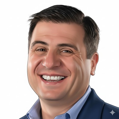 Smiling man with brown hair 