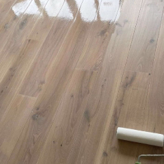 Sveže lakiran hrastov parket visokog sjaja