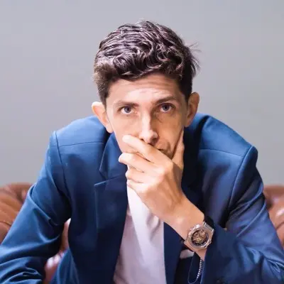 Stratège Senior - 15 ans d'expérience - Tomorrow.Online