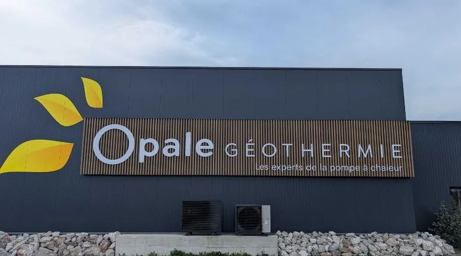 Photo de la façade de l'agence d'Opale Géothermie à Autingues dans le Pas-de-Calais
