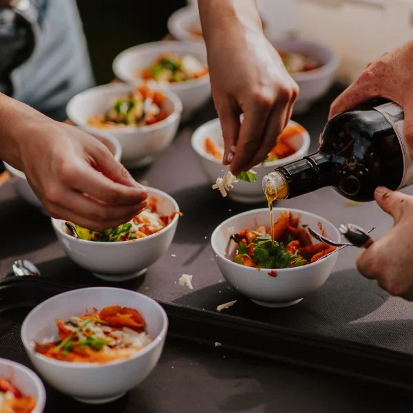 Verse Italiaanse salades met olijfolie - authentieke Italiaanse touch bij Fikterra