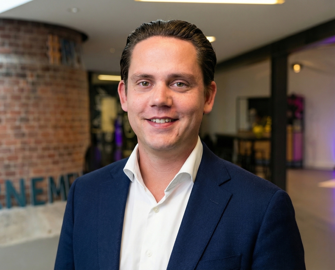 digital agency team holding award