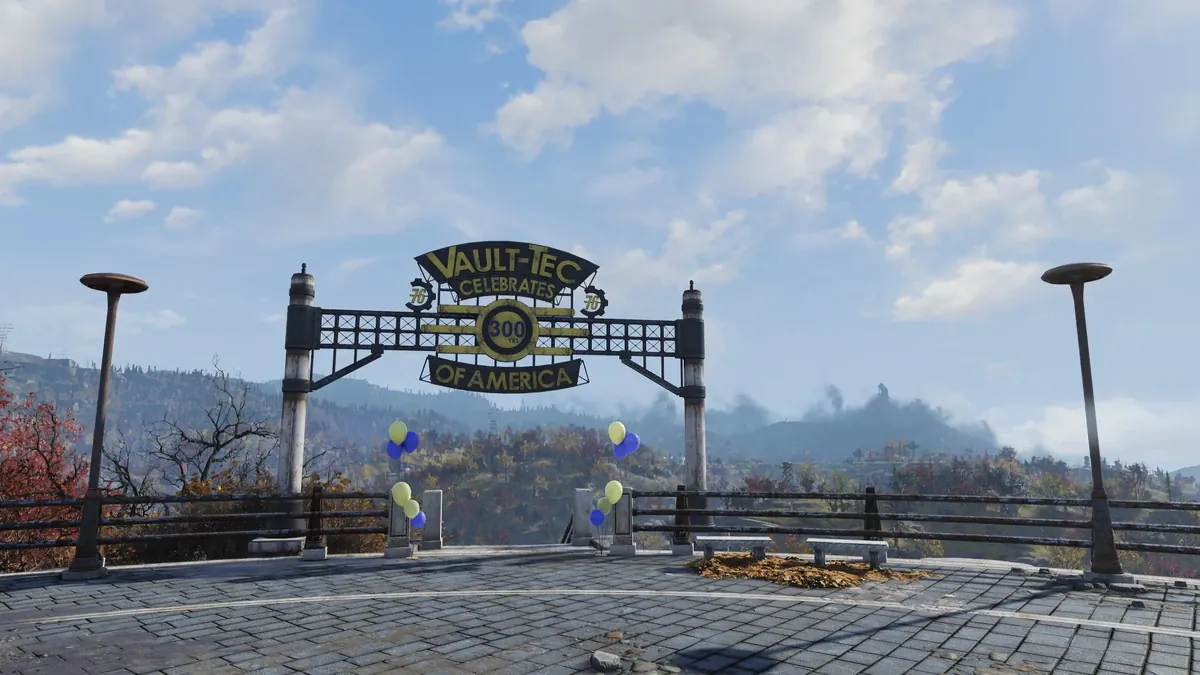 Plaza de salida del Refugio 76 con el arco de Vault-Tec y globos, en una pantalla de carga de Fallout 76