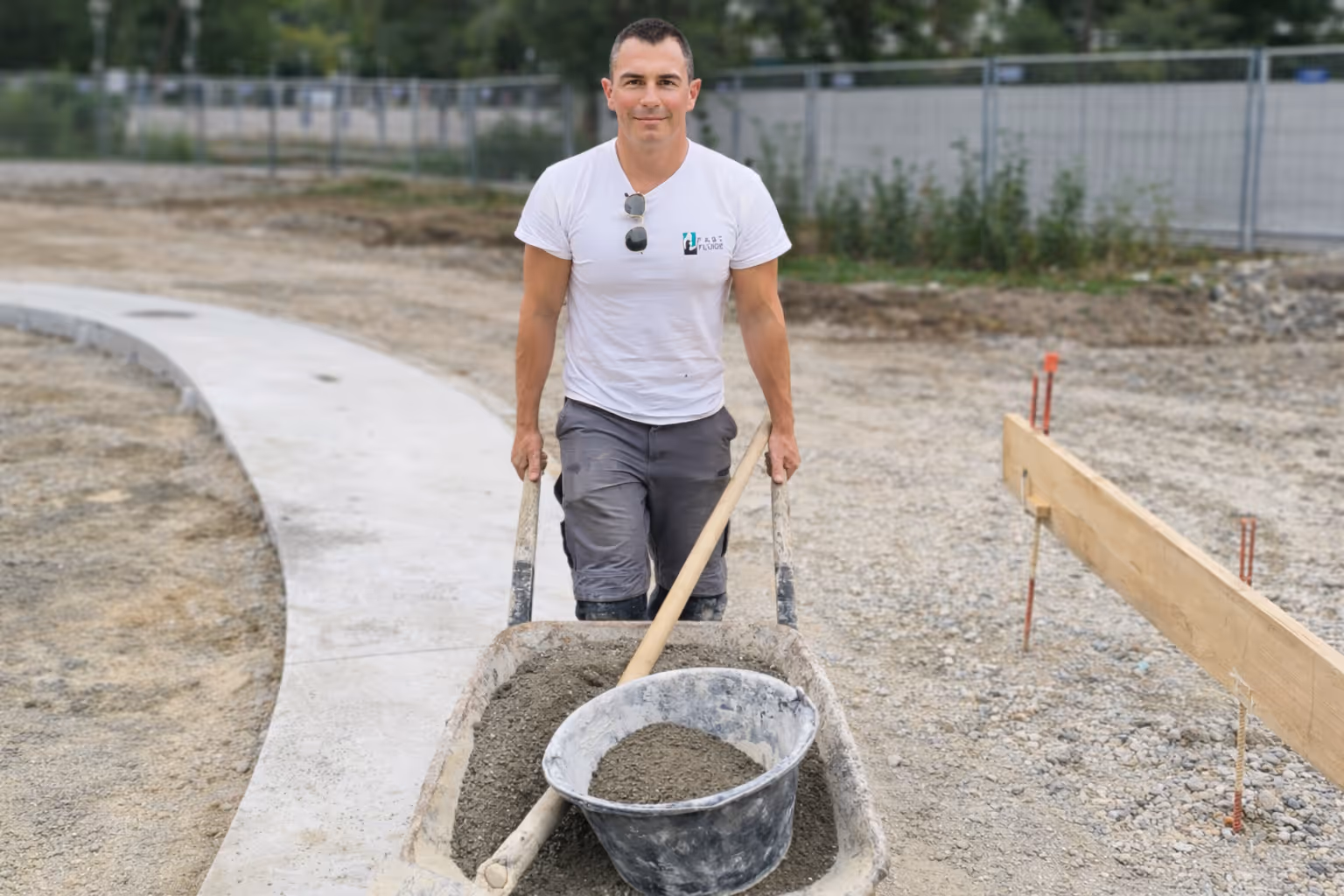Guillaume Duvernay - Installations & maintenance en plein travail sur un chantier.