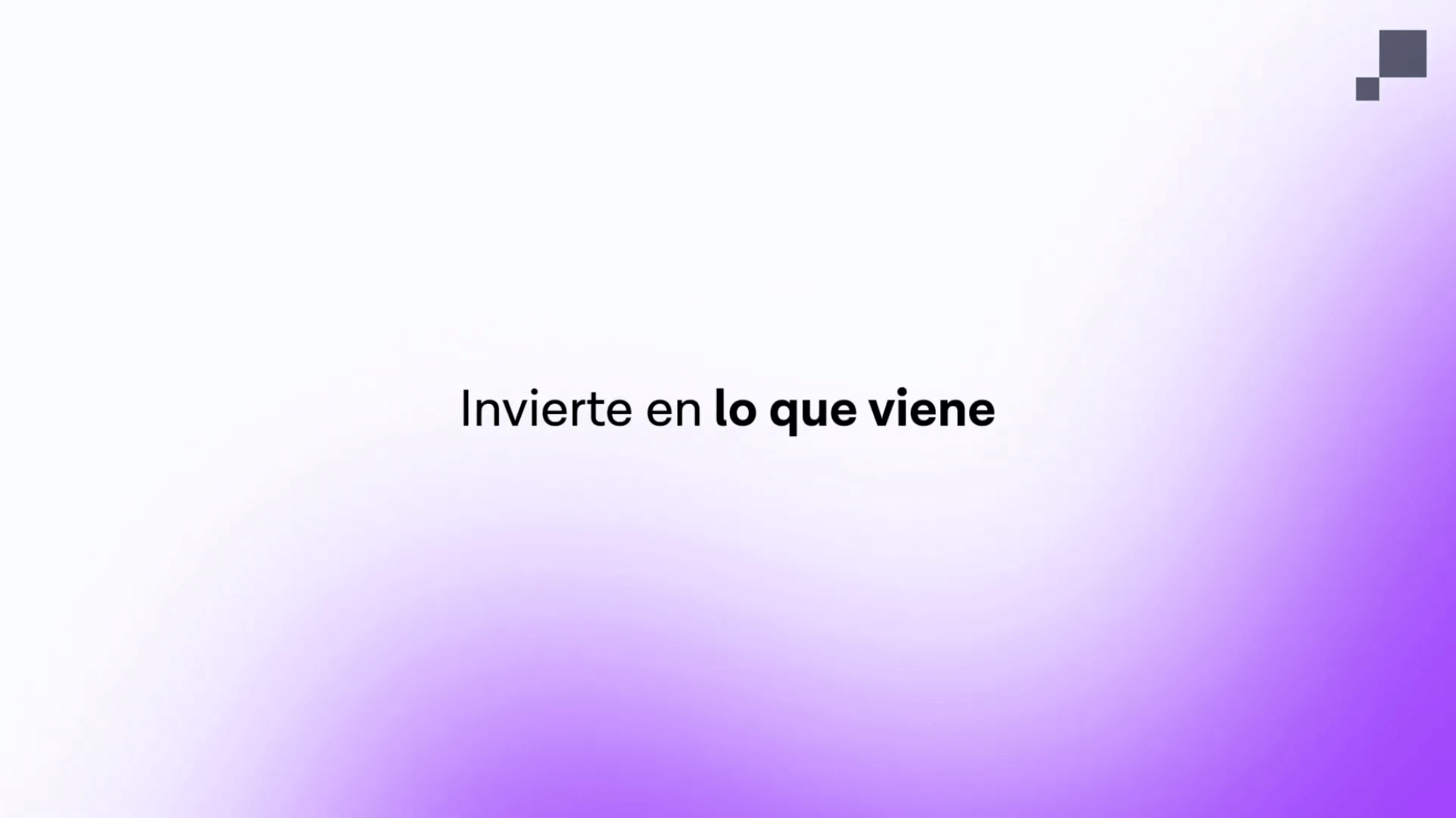 Text on white to purple gradient background reading 'Invierte en lo que viene' with a small pixelated design in the top right corner.
