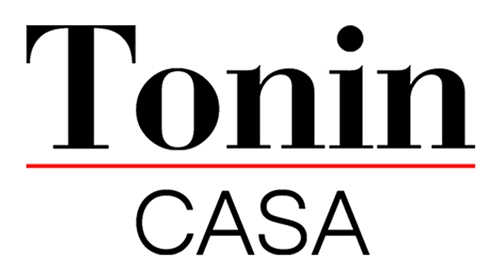 Scopri Tonin Casa a Pizzoli (L’Aquila): tavoli allungabili in ceramica, madie design, sedie e complementi. Esposizione reale, personalizzazioni e consegna in tutto l’Abruzzo.