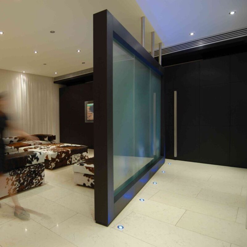 Unica esposizione Artigian Mobili in Abruzzo a Pizzoli (L’Aquila): cucine classiche in muratura, camere e soggiorni intagliati a mano in legno massiccio. Personalizzazioni e consegna in tutta la regione.