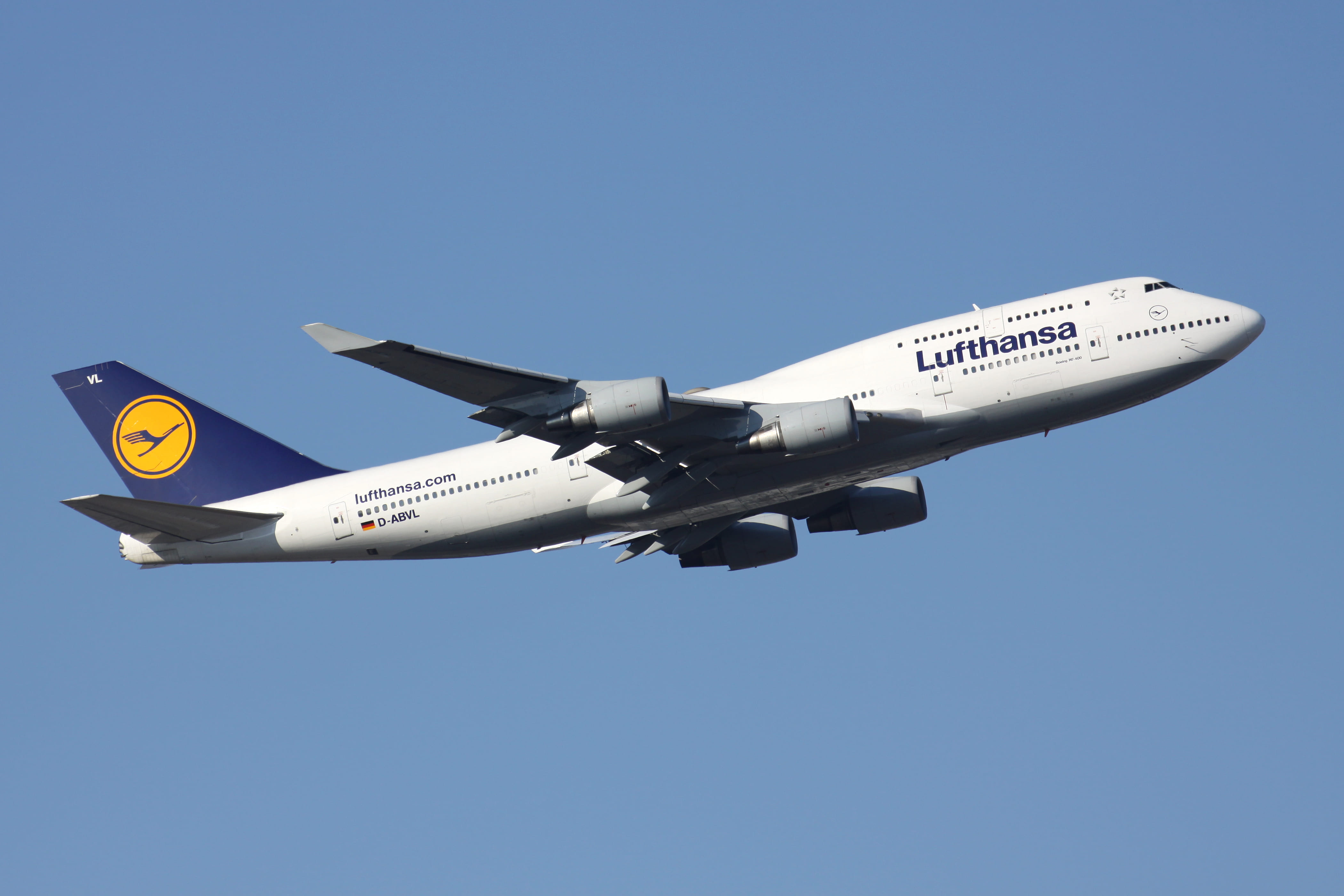 Lufthansa’s Massive Starlink Investment Is Redefining In-Flight Wi-Fi in Europe
