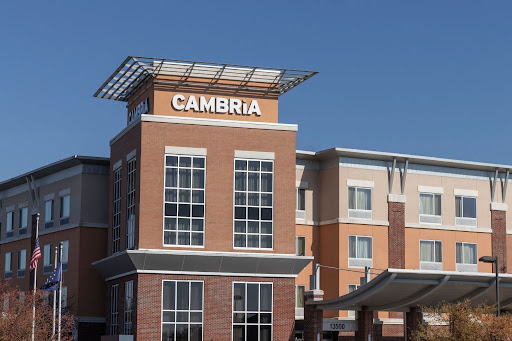 Earn up to 100 back on hotel stays with your Amex card this summer