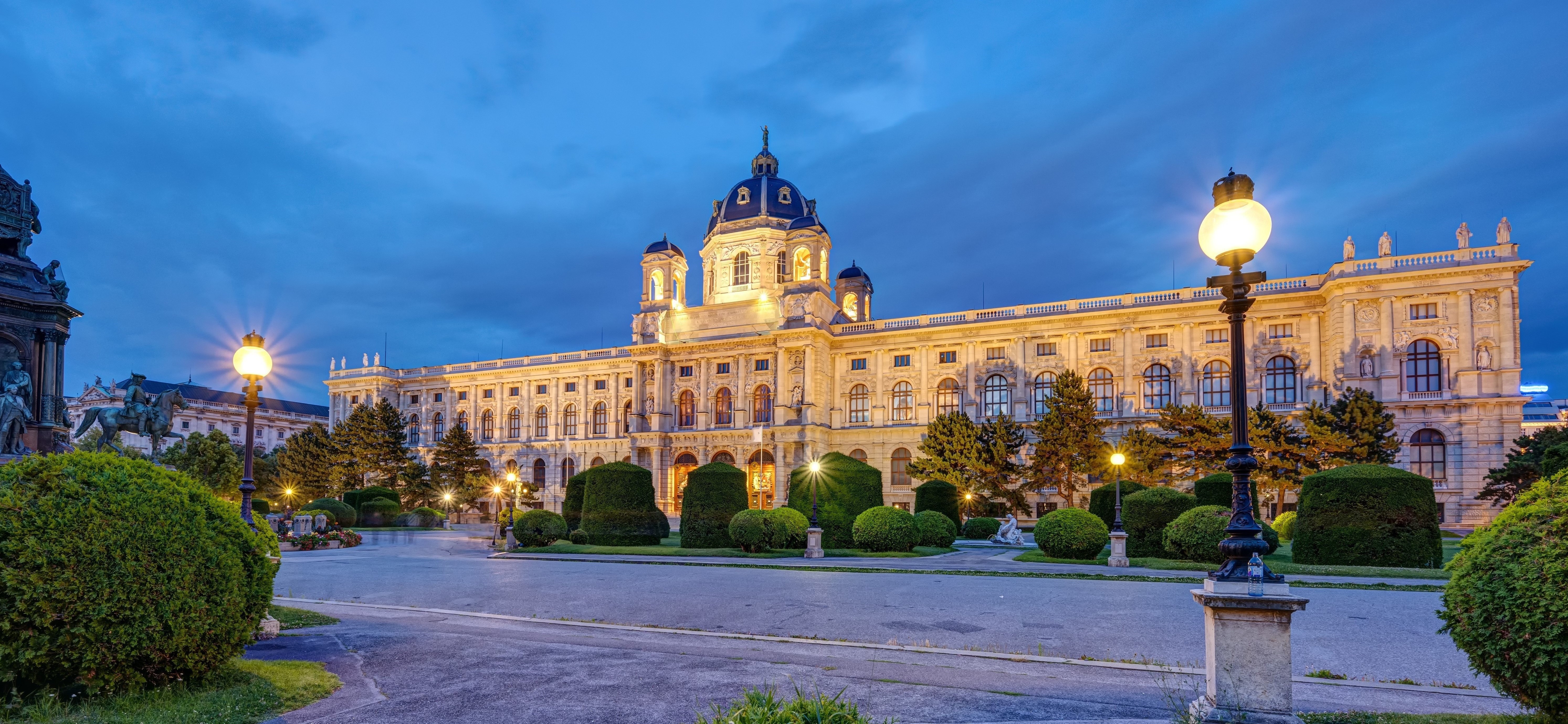 There is a way to book for a trip to Vienna on the Business Class program for 70,000 Points: it is soon