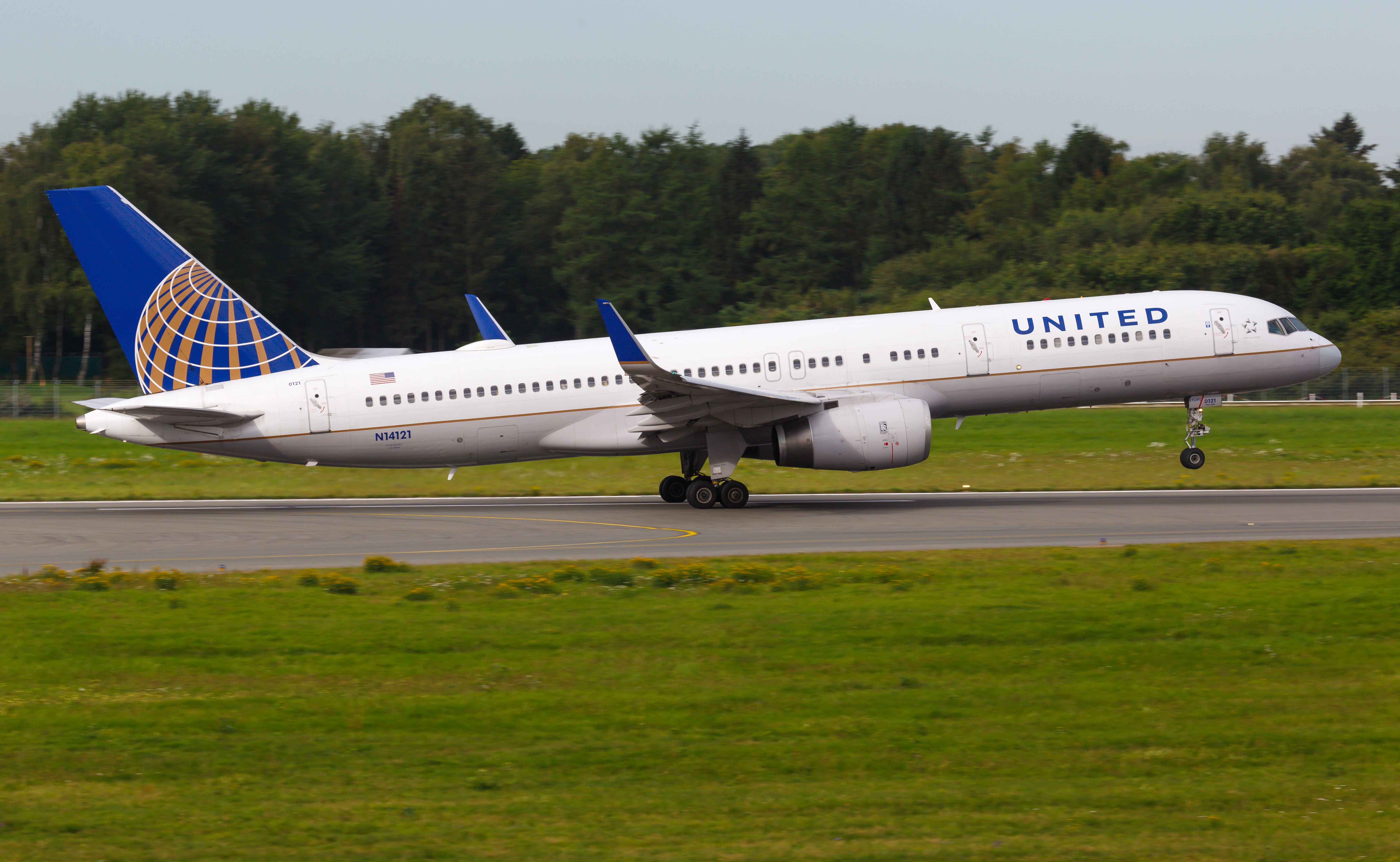 A man boarded a United flight to LA without a ticket and what followed the rest of the trip revealed some serious loopholes in security