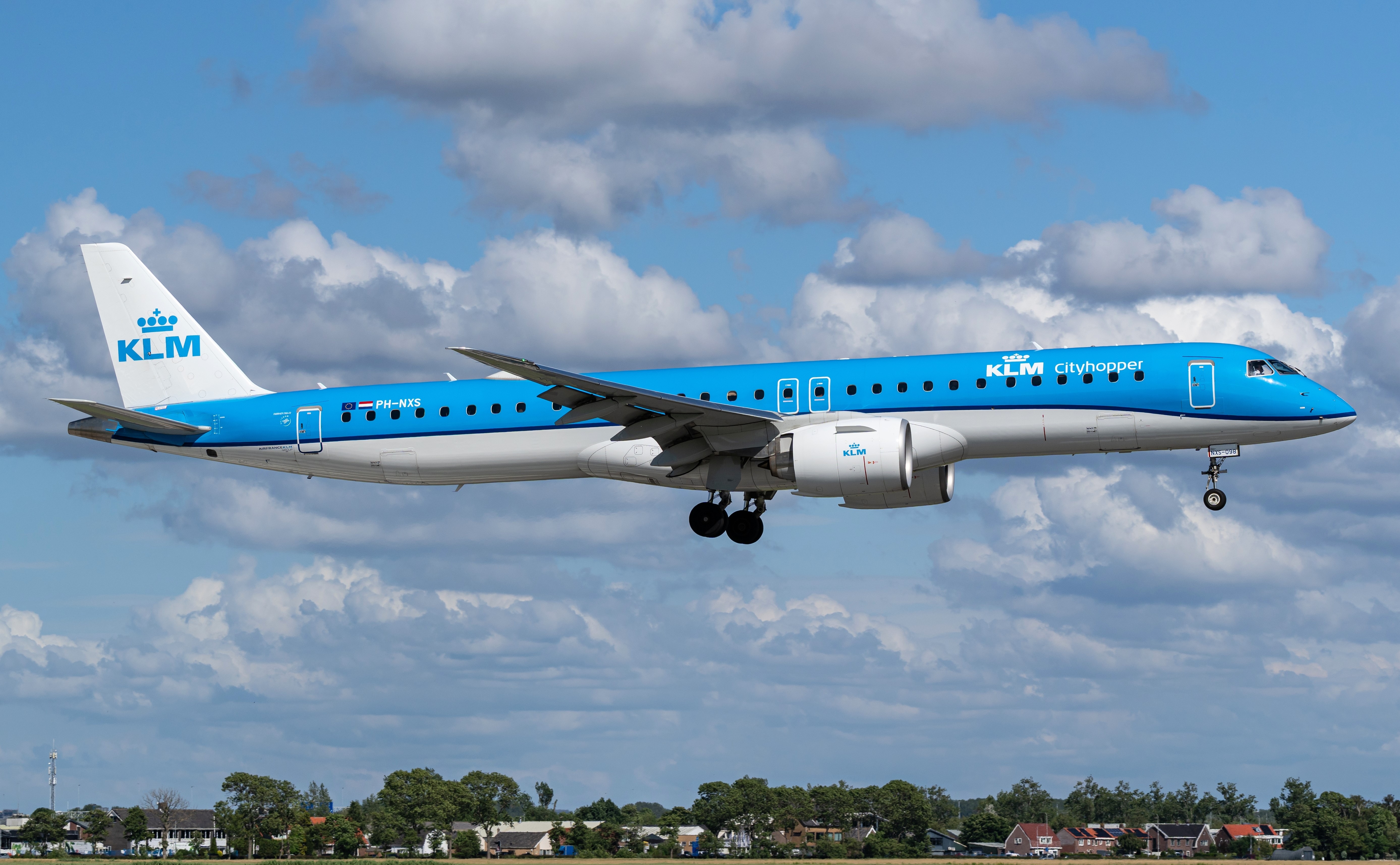 KLM Flight Diverts Over Atlantic After Former CEO’s Power Bank Catches Fire 