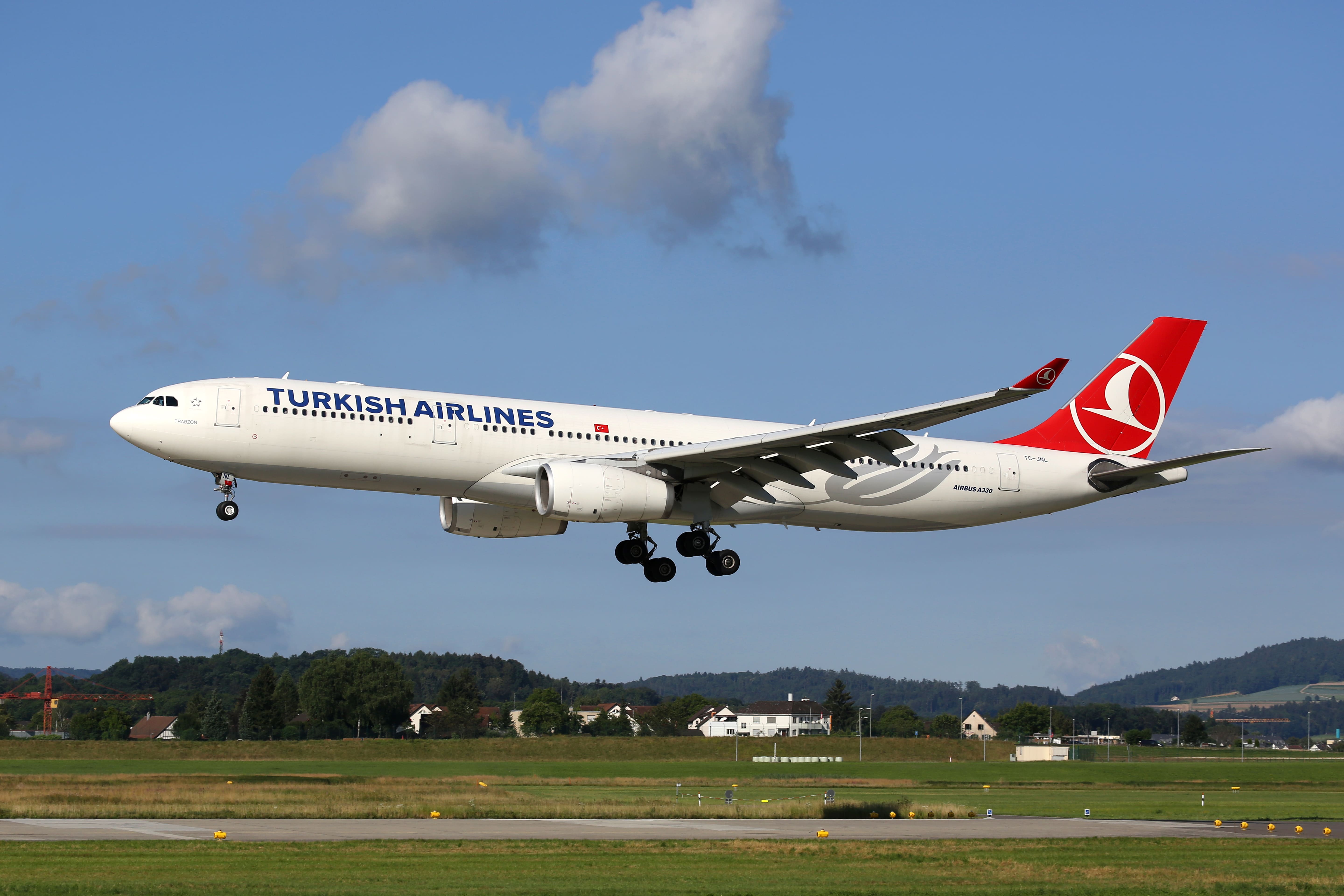 Turkish Airlines A350 Flies into Newark Runway on Autopilot Due to ATC Error