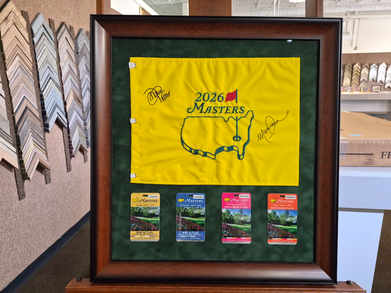 pga-tour-golf-flag-with-passes