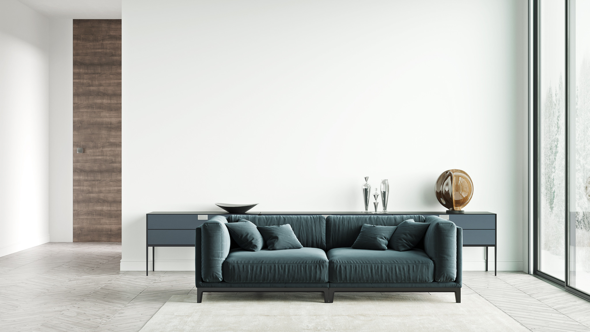 Moderne stue med blå sofa foran en blå skjenk og store vinduer til høyre.