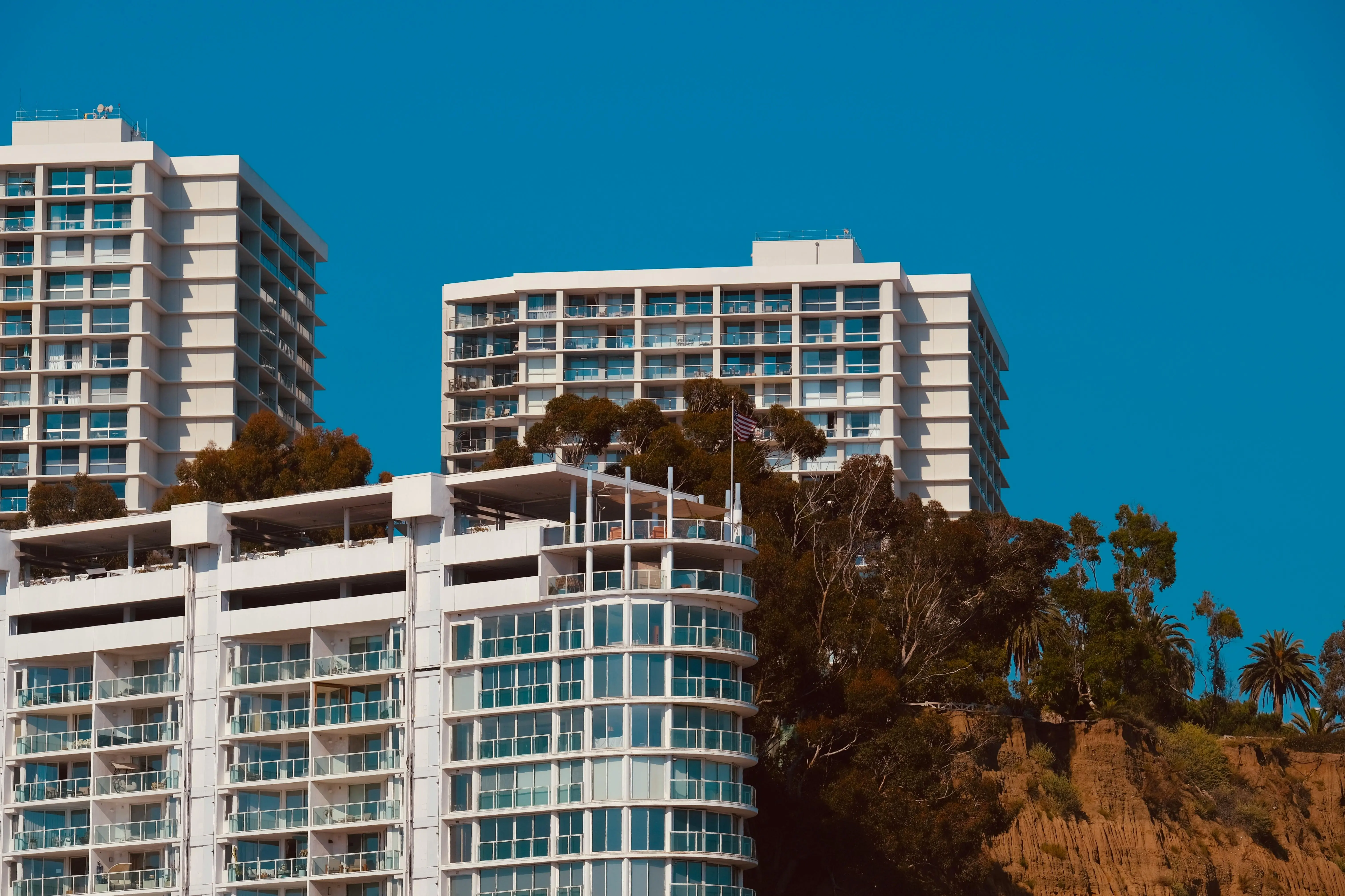 Luxury Los Angeles high-rise apartments moving services by Payable Moving Company