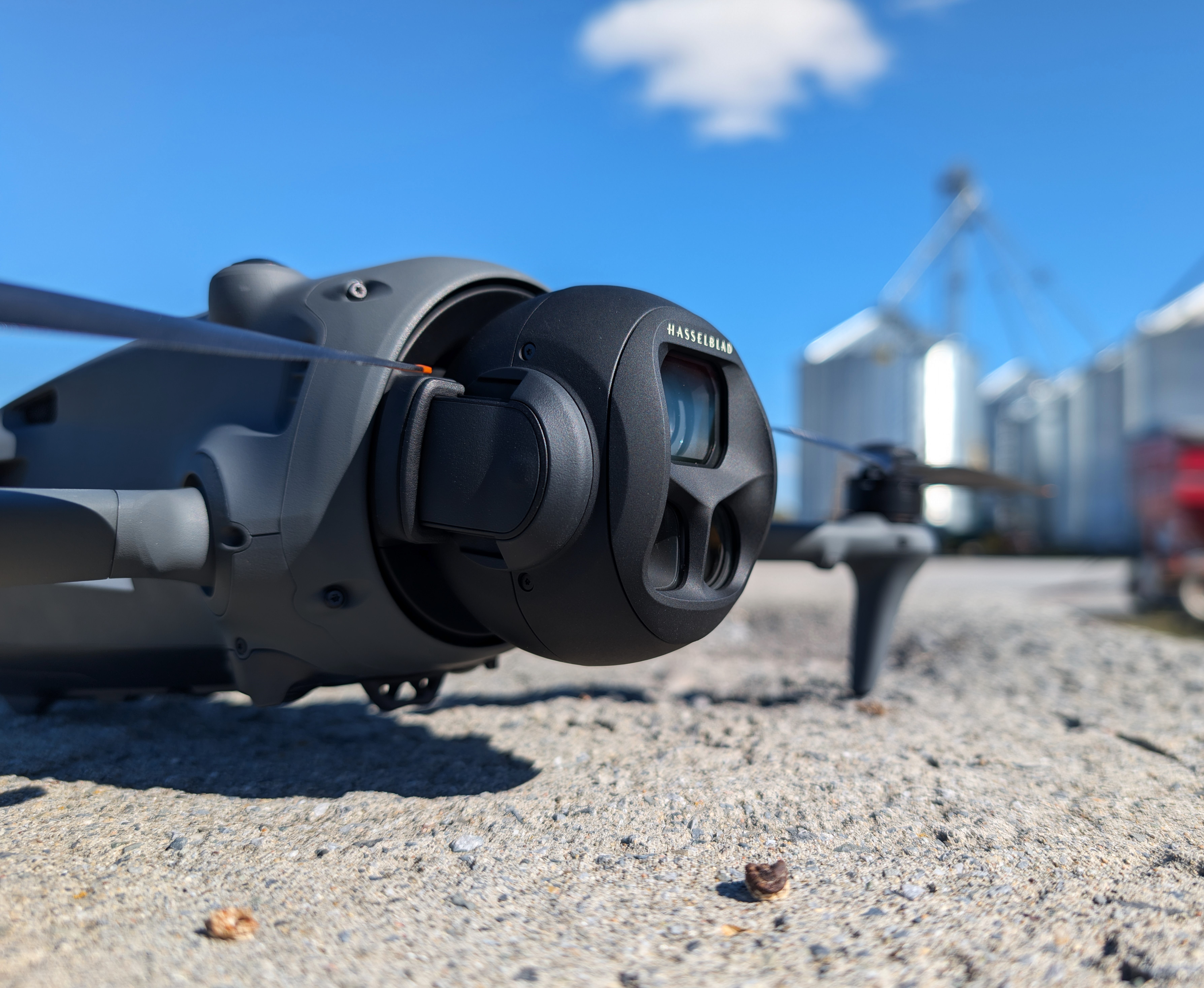 2 pilote de dji inspire 3 avec leur manettes