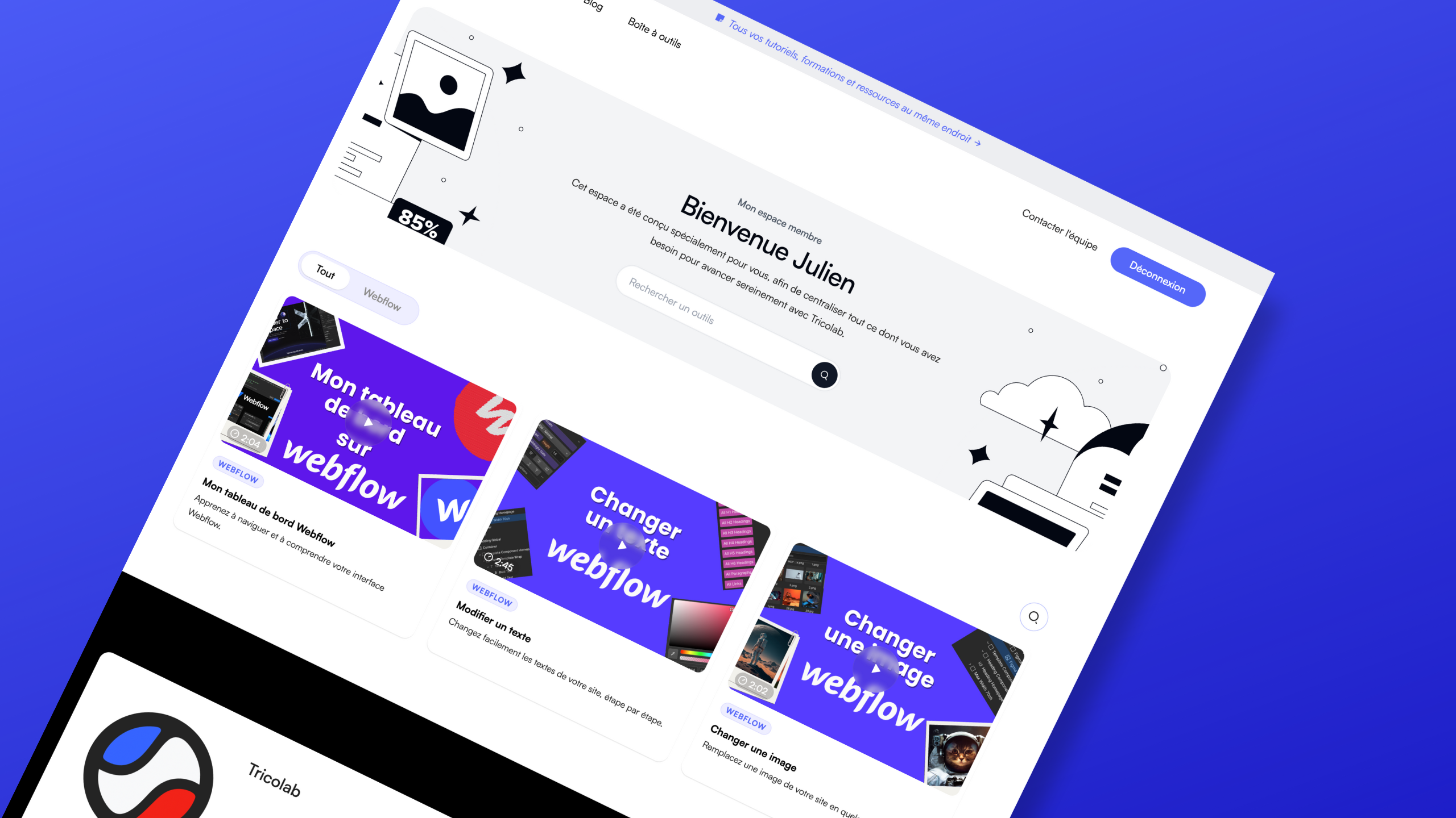Interface utilisateur d'un espace membre nommé Julien avec tutoriels Webflow affichés sur fond bleu.