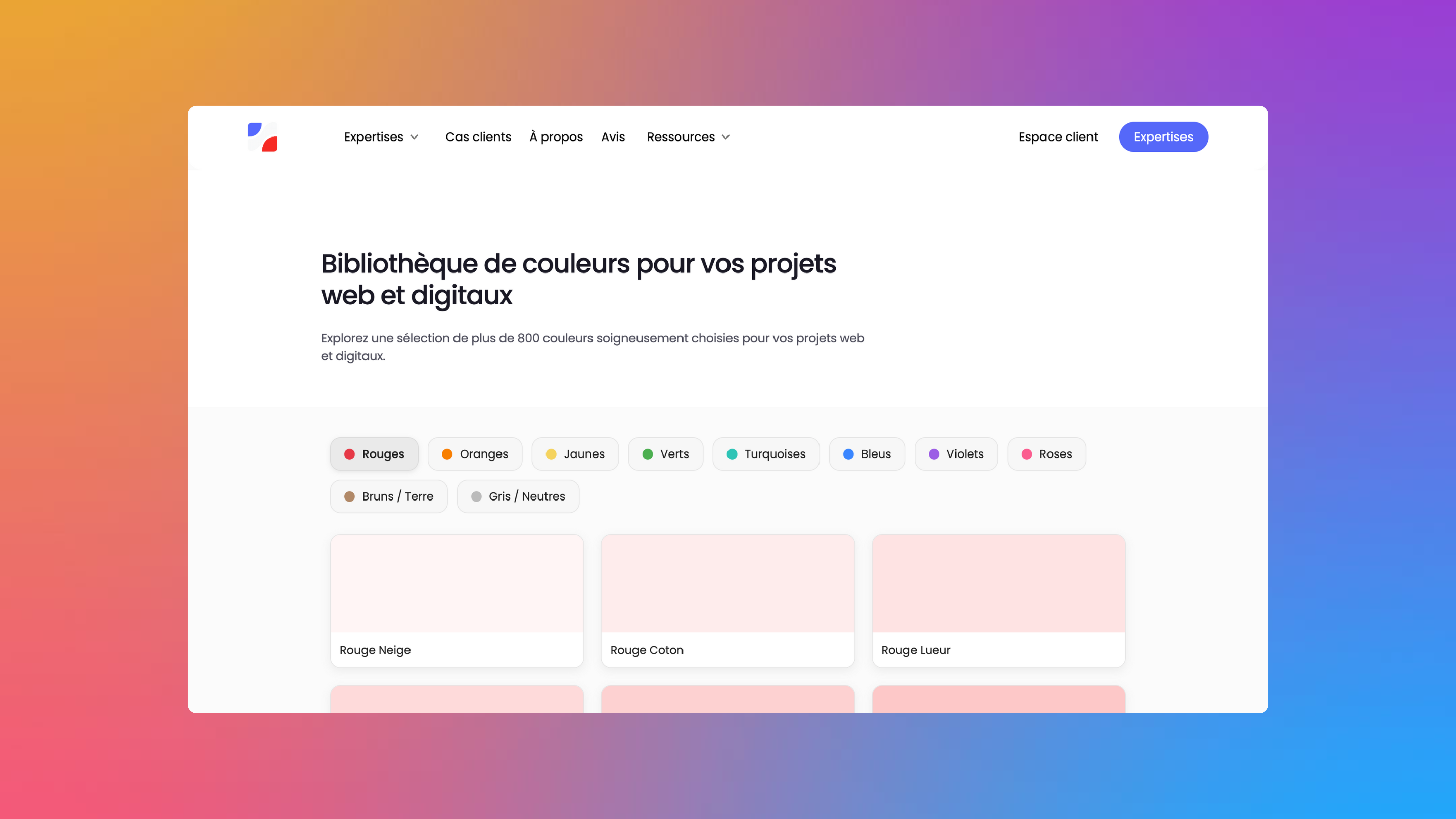 Page web affichant une bibliothèque de plus de 800 couleurs pour projets web et digitaux, avec catégories de couleurs et exemples de teintes rouges.