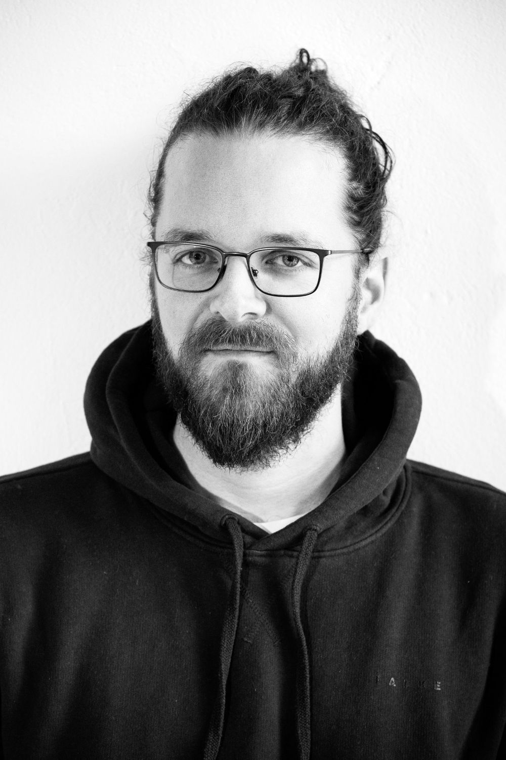 Schwarz-weiß Portrai von Arne Semsrott
