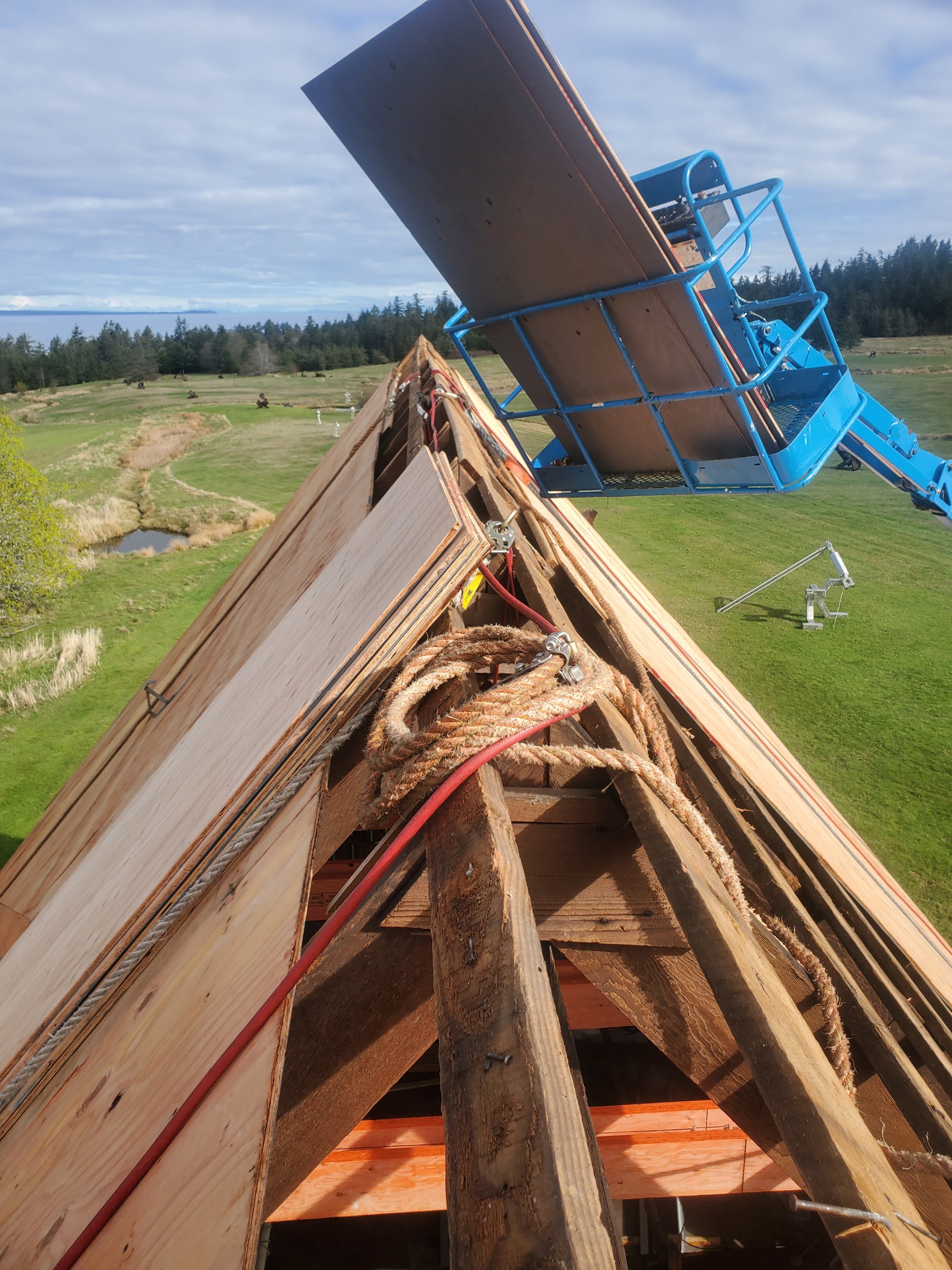 Jeffrey Rubinoff Sculpture Park — roof installation in progress by Nelson Roofing (photo 5)