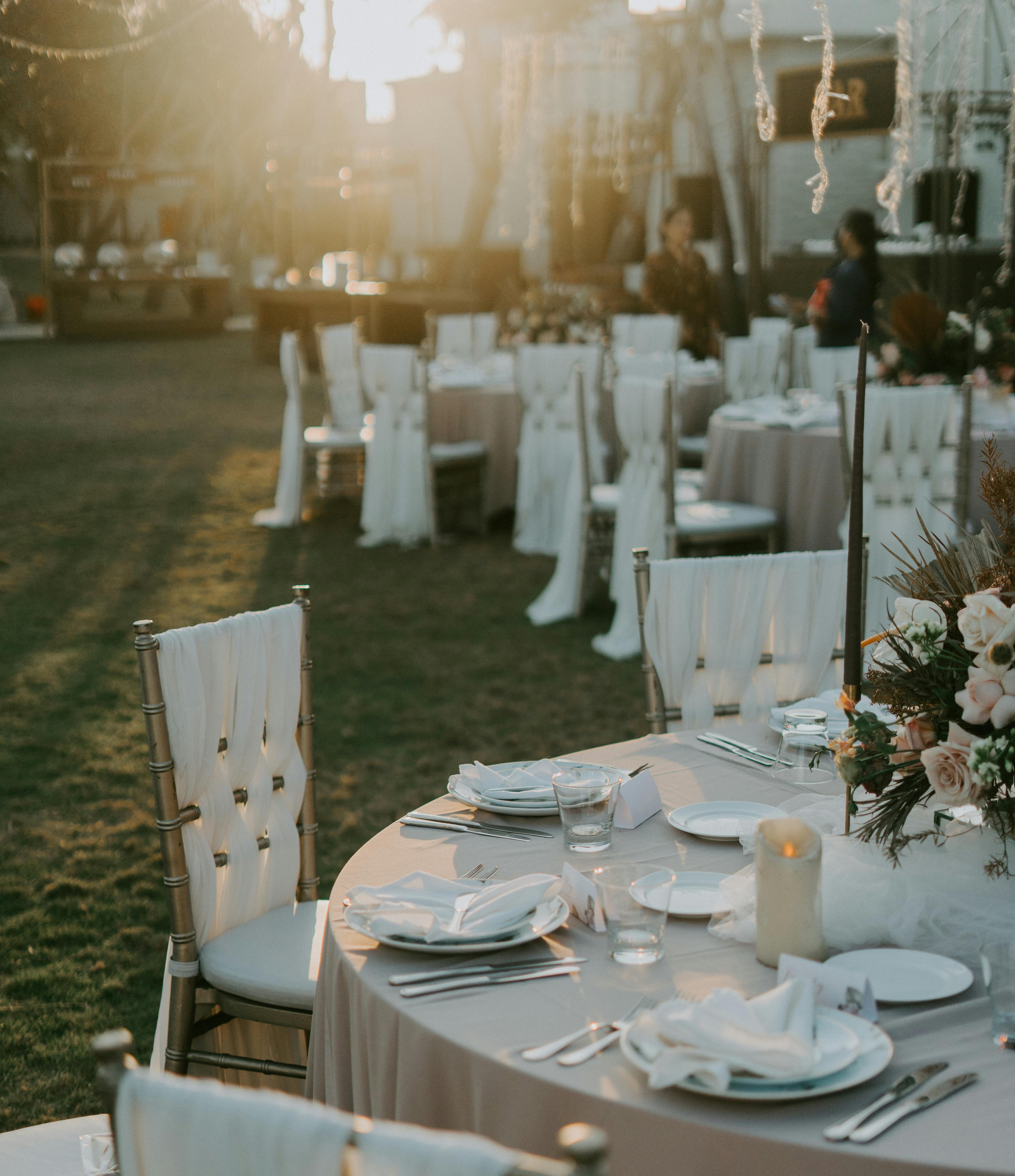 outdoor wedding table with sunet