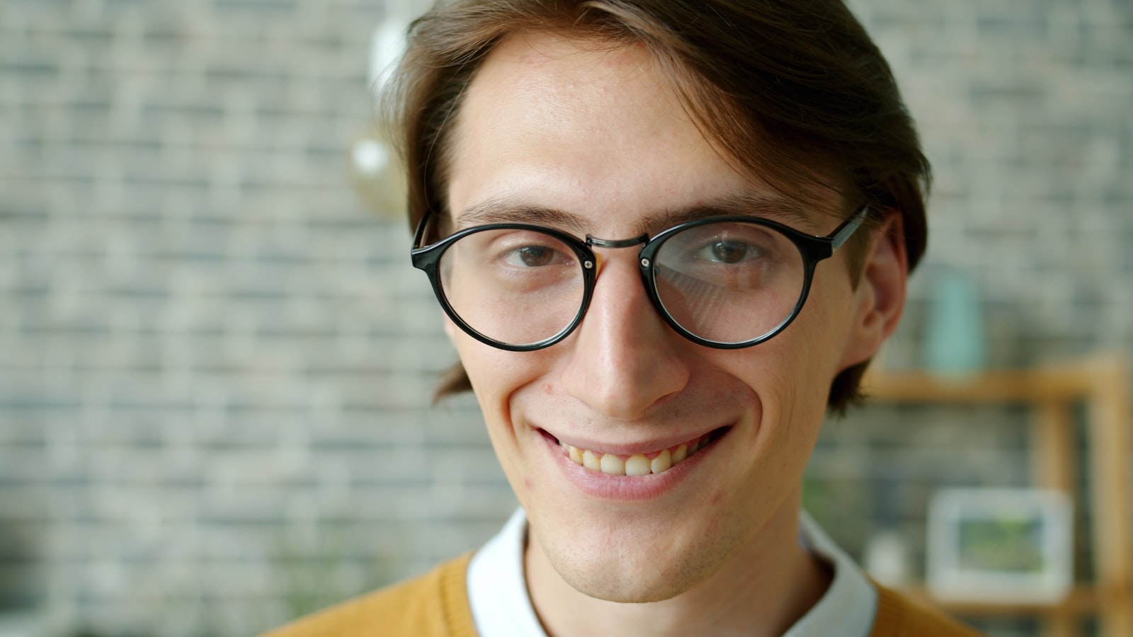 How your glasses frames change the way your teeth look