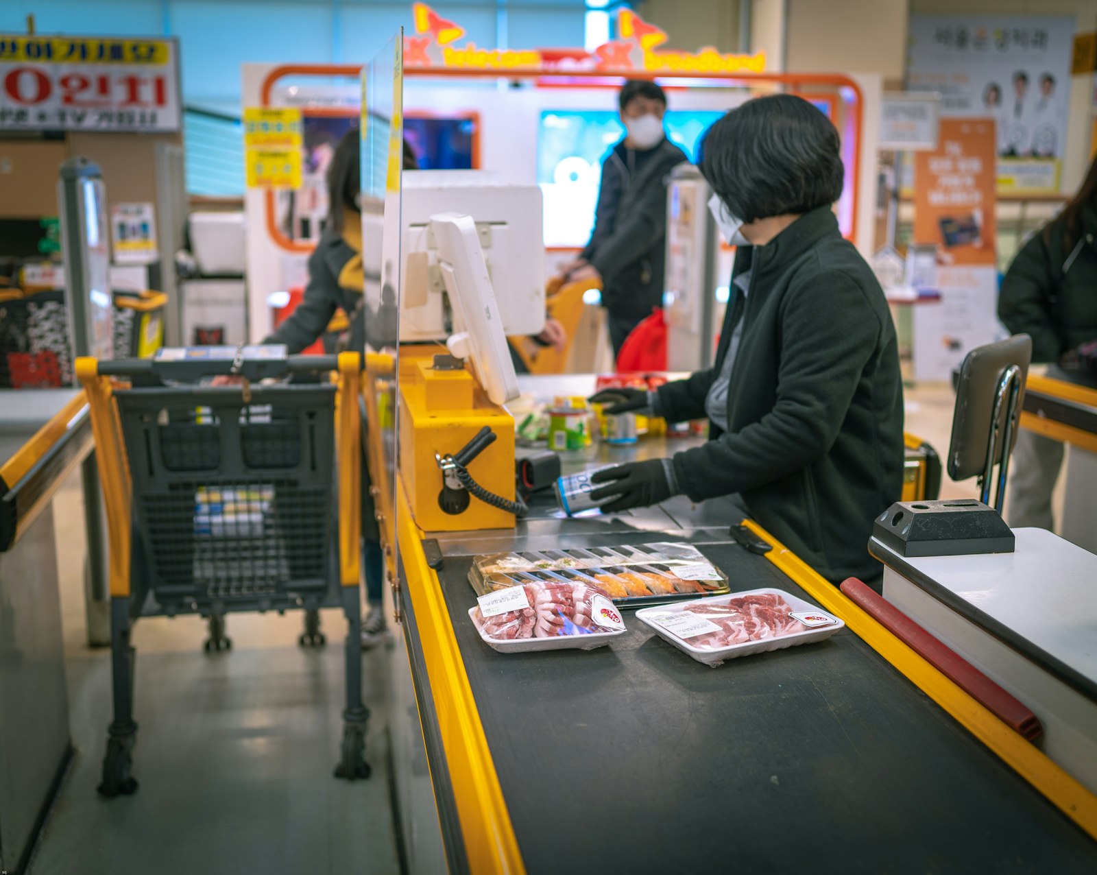 Retail and Supermarket Workers: The Graze-All-Day Dental Risk