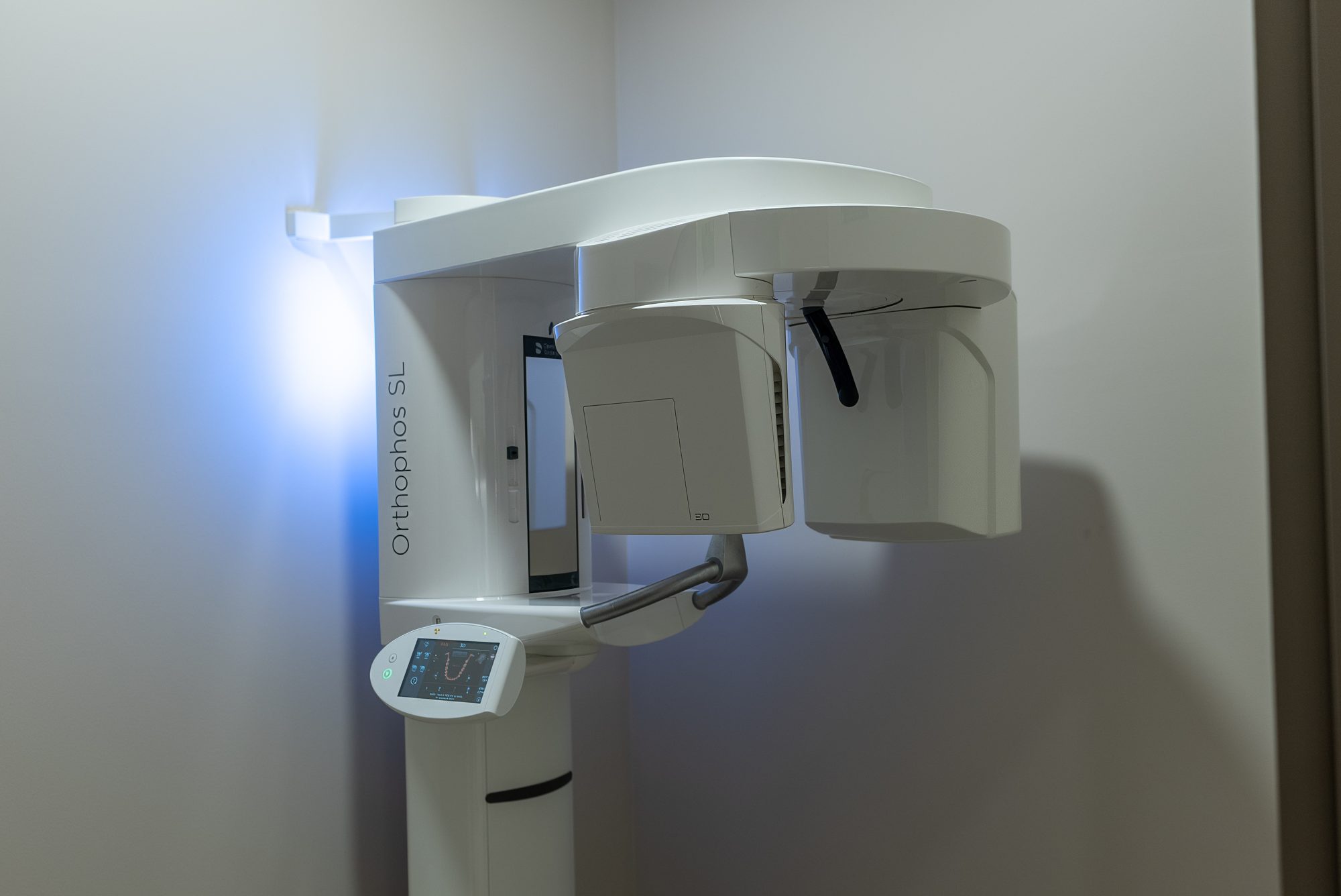 Orthophos 3D X-ray unit at Lumi Dental, used to assess jaw bone when comparing dentures vs All-on-X