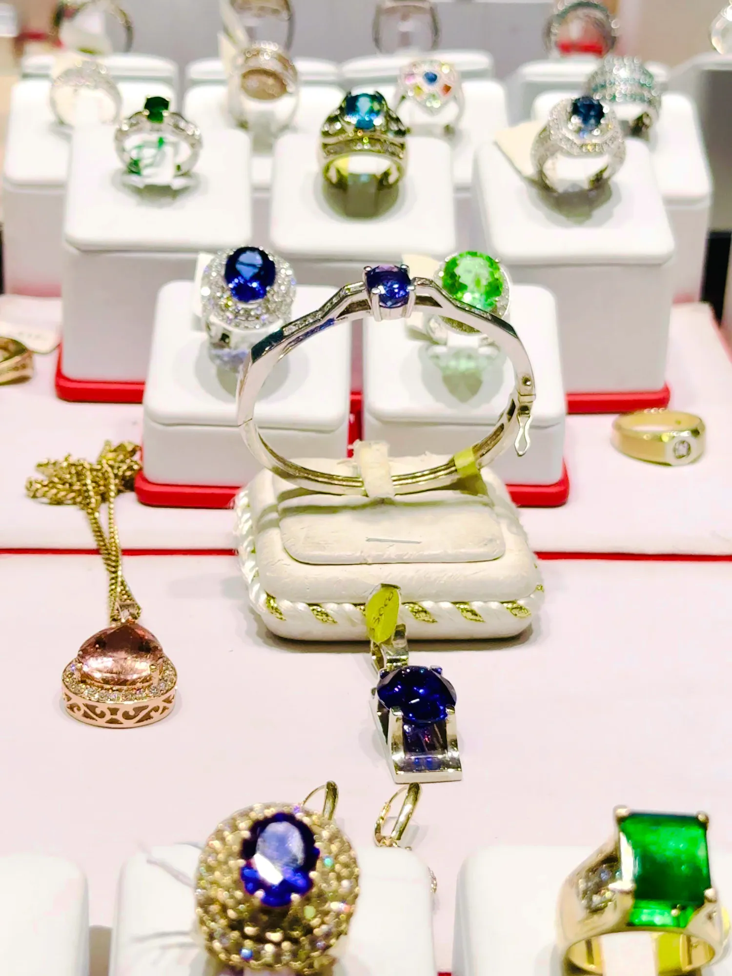 Gem Faire gem and jewelry show gallery photo
