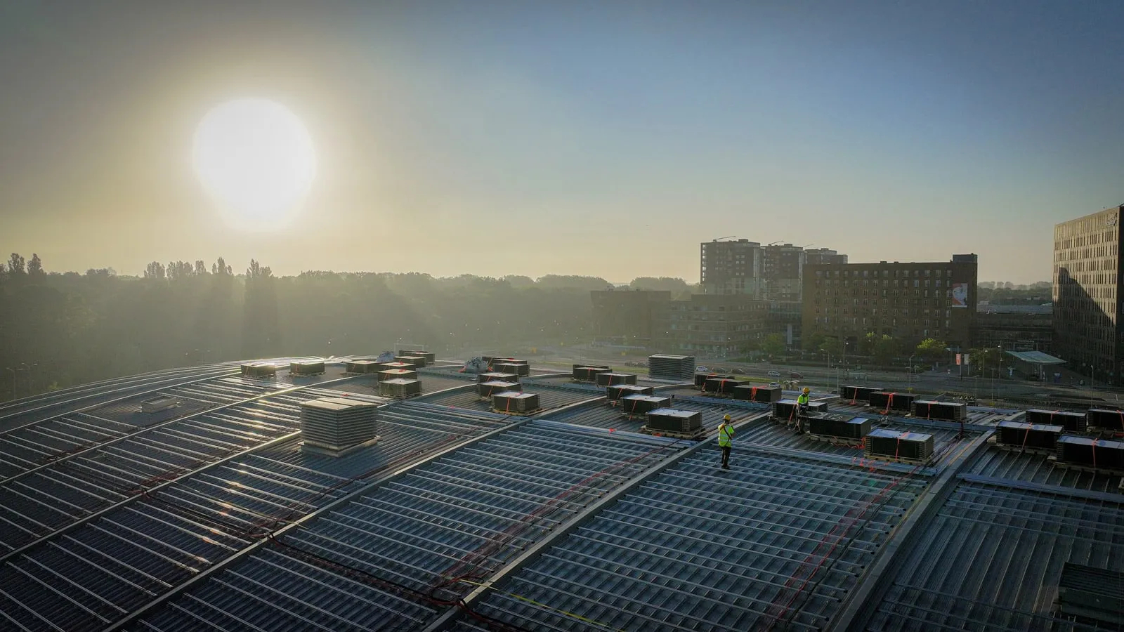 dak met zonnepanelen
