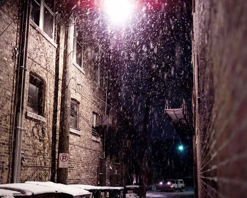 High resolution photograph of a Chicago alleyway