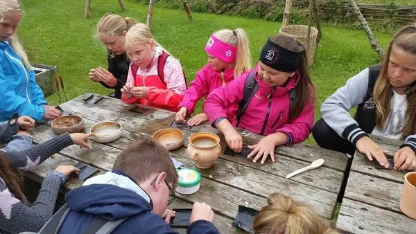  Barna har det gøy på Landa Park