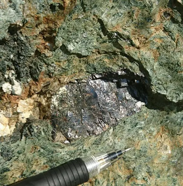  Rutil mineralstein i nærbilde