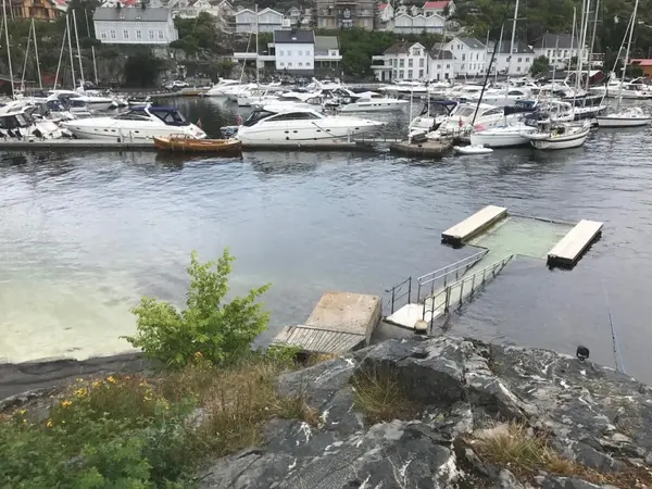  Vannfylt sandkasse ved Gunnarsholmen friluftsbasseng i Kragerø