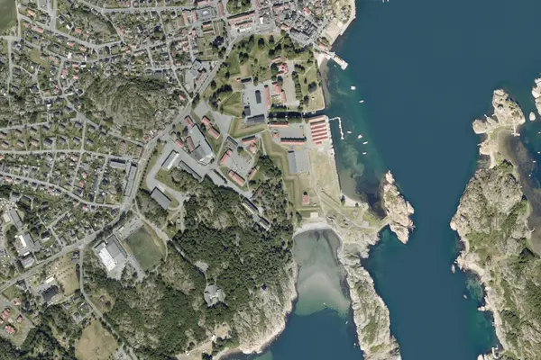 Luftfoto av Fredriksvern verft  