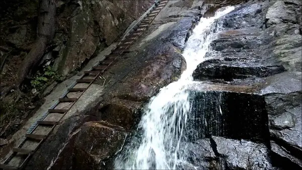  Kjøsterudjuvet, vannfall ned juvet