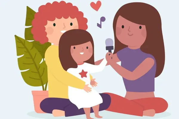 Illustrasjon med stilisert mor og far med datter i hvit skjortel på fanget og en mikrofon som illustrasjon for babysang på Deichman Tøyen