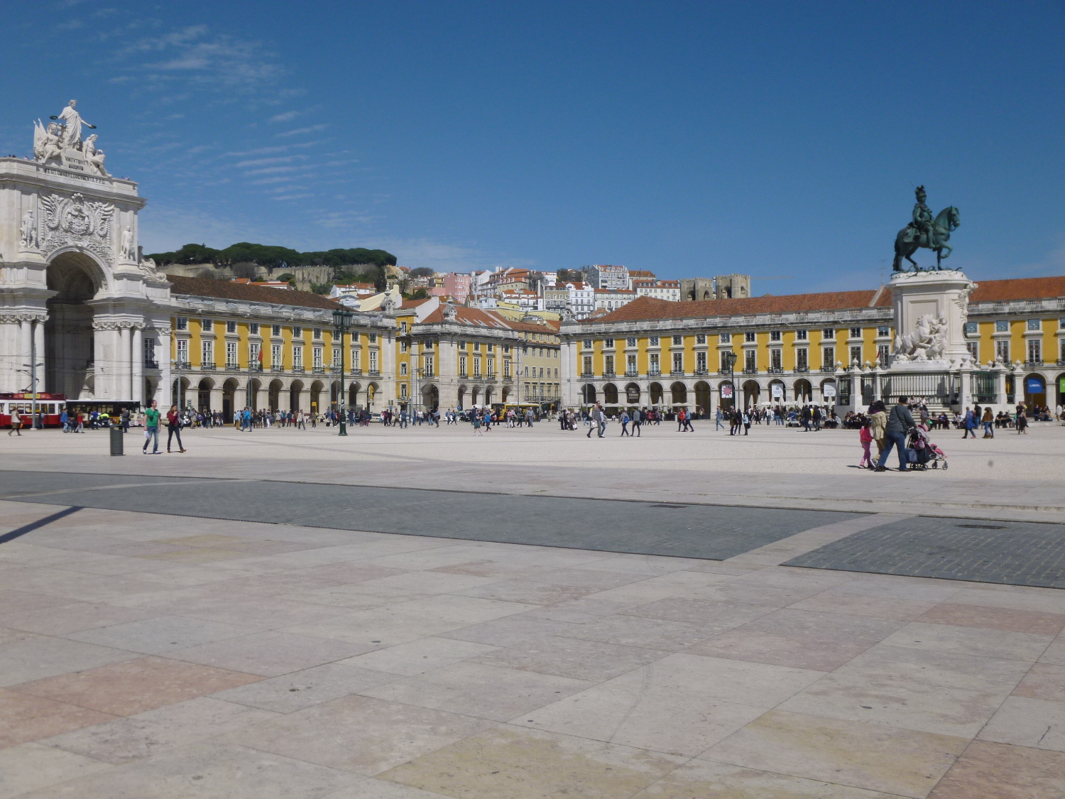 La Praça do Comércio et l'Arco da Rua Augusta à Lisbonne, photographie réelle du lieu