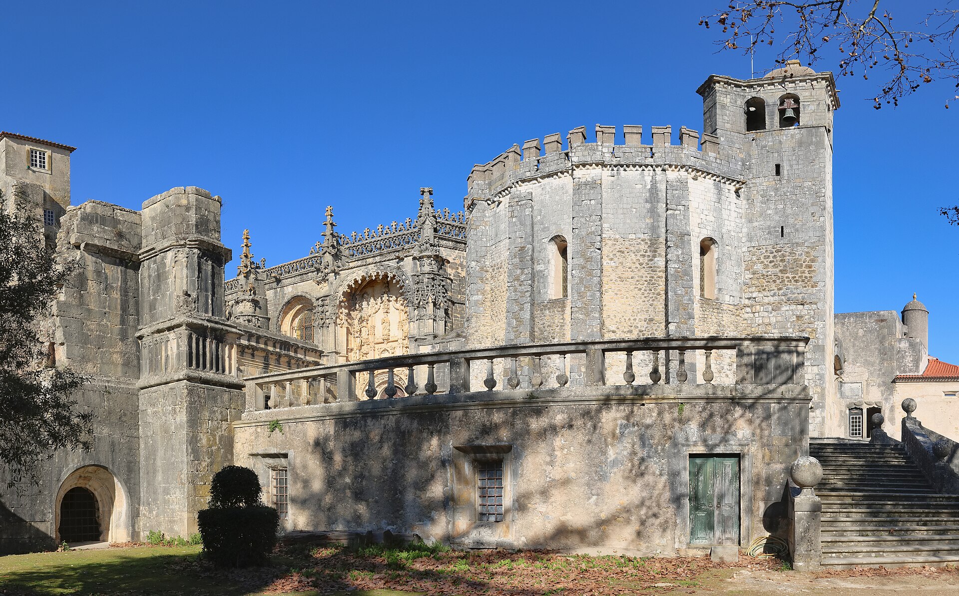 Convento de Cristo de Tomar (Convent of Christ), la Charola templière, rotonde romane à seize pans, et le couvent manuélin, Tomar, Portugal