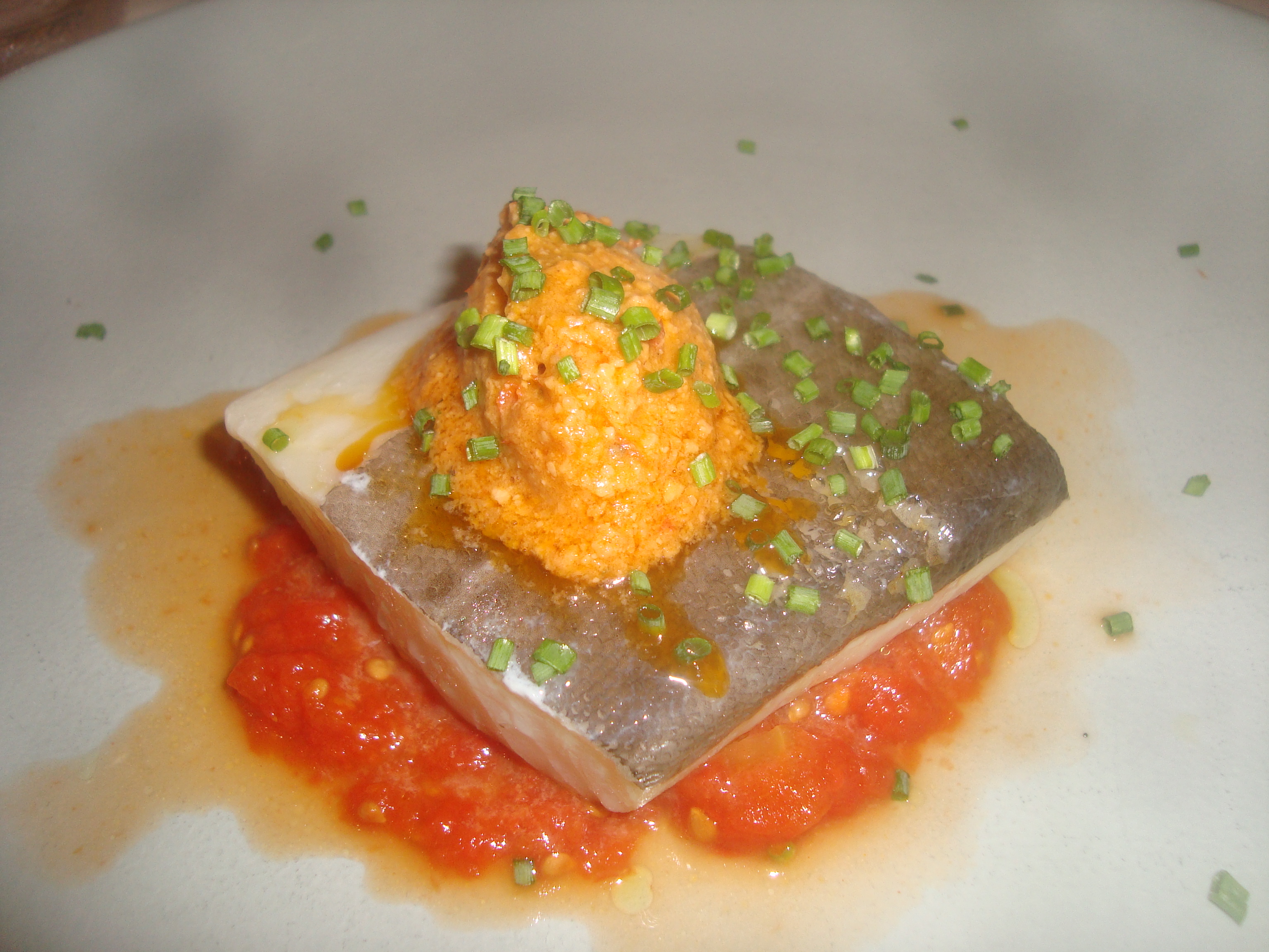 Bacallà a la manresana, morue mijotée à la tomate et au poivron, spécialité du Bages près de Montserrat, Catalogne, Espagne