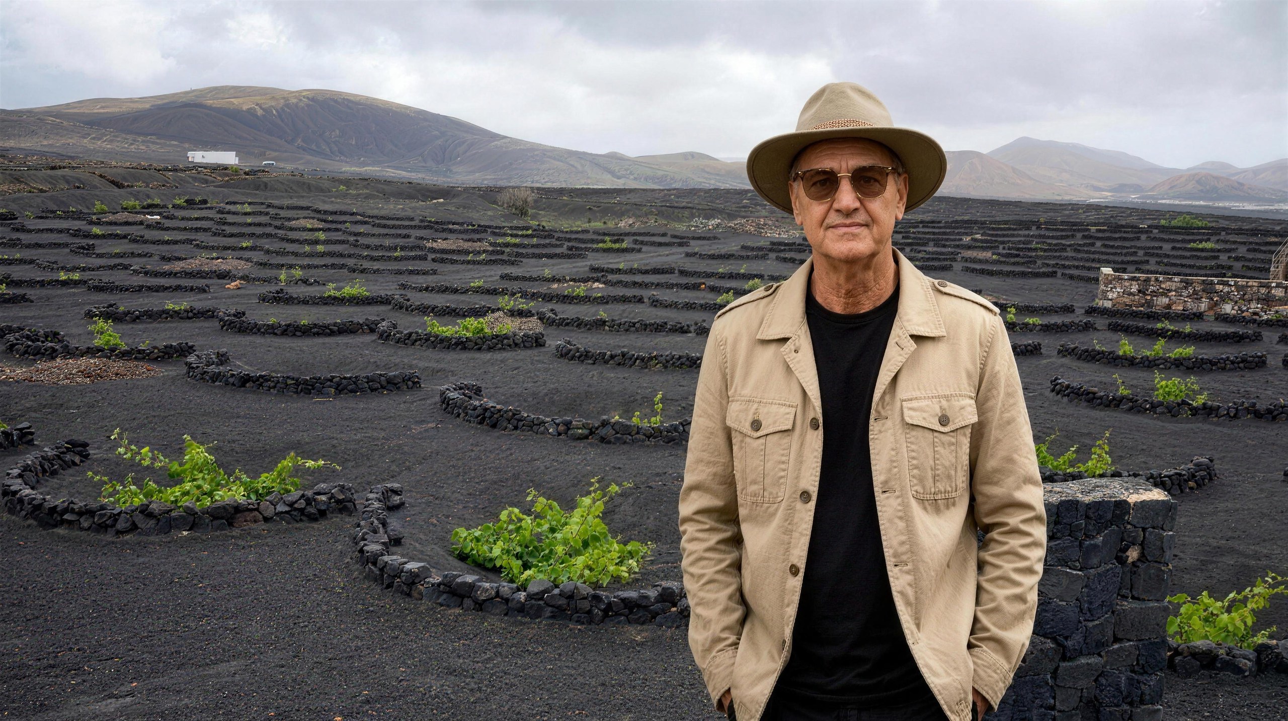 Lucas Lunes dans les vignes de La Geria, Lanzarote, Canaries, Espagne