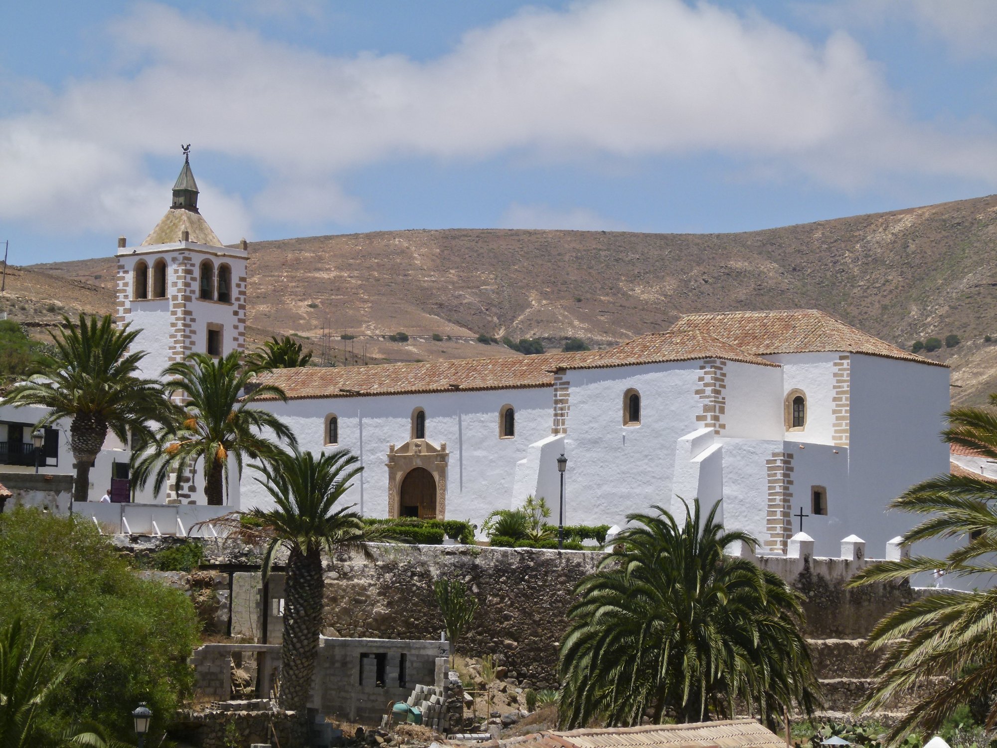 Iglesia de Santa María de Betancuria (Santa María de Betancuria), façade et tour carrée en pierre blanche, Fuerteventura, îles Canaries, Espagne