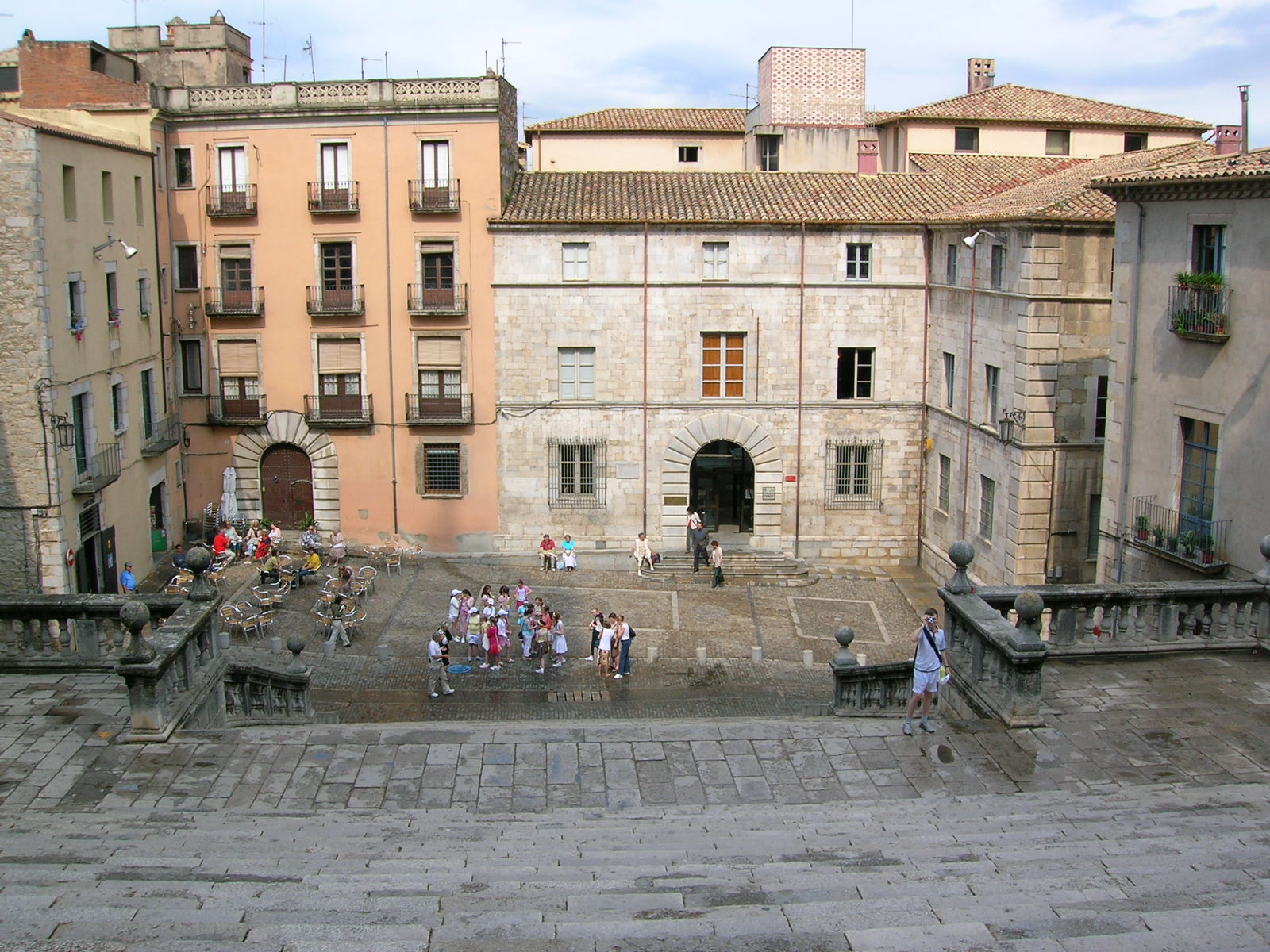 L'escalier monumental et la place de la cathédrale de Gérone, dans la vieille ville, Catalogne, Espagne