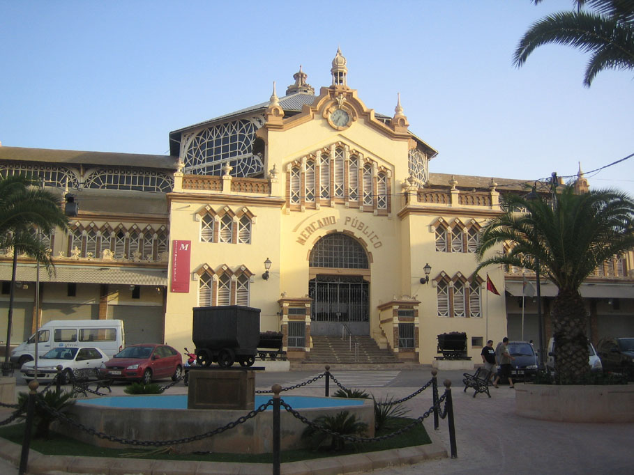 Ancien Marché public de La Unión (Antiguo Mercado Público de La Unión), Murcie, Espagne, architecture moderniste en fer et verre de Víctor Beltrí, façade principale