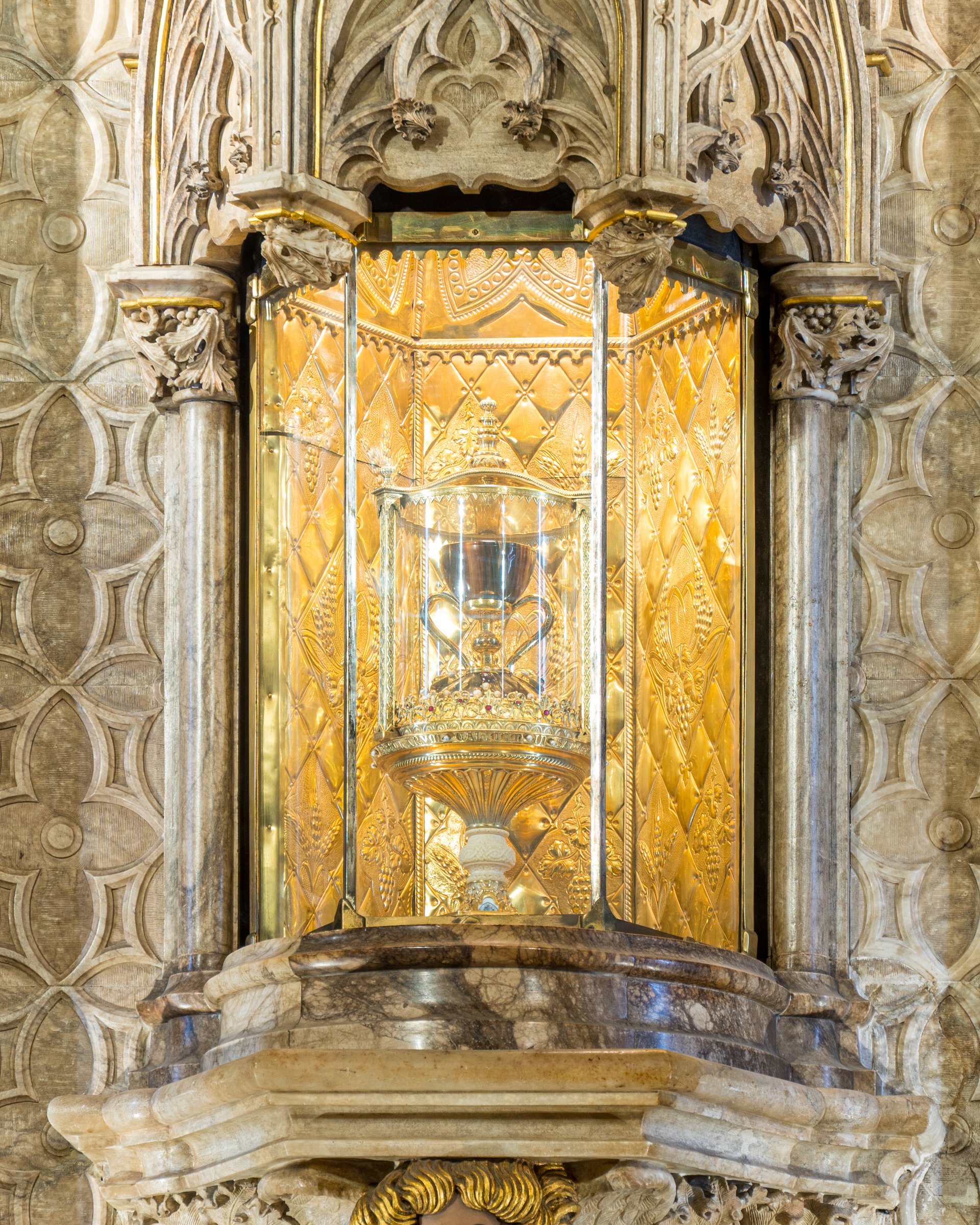 Chapelle du Saint-Calice de la cathédrale de Valence (Capilla del Santo Cáliz), la coupe d'agate rouge du Santo Cáliz exposée sous verre, Espagne