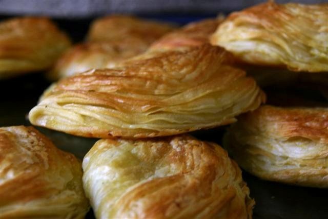 Pastéis de Chaves, chaussons de pâte feuilletée dorée fourrés de veau, spécialité de Trás-os-Montes