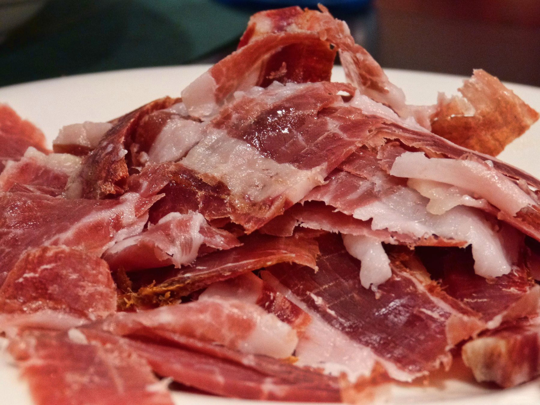 Assiette de fines tranches de jamón ibérico de bellota, Estrémadure, Espagne
