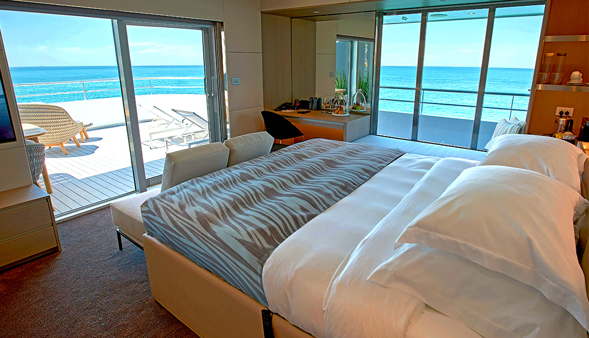 Emerald Yachts Yacht Suite interior