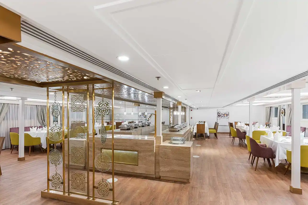 HS Nebu Nile cruise ship restaurant